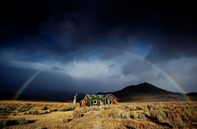 House in plains with rainbow above | Divorce without destruction and drama | Divorce Done Differently